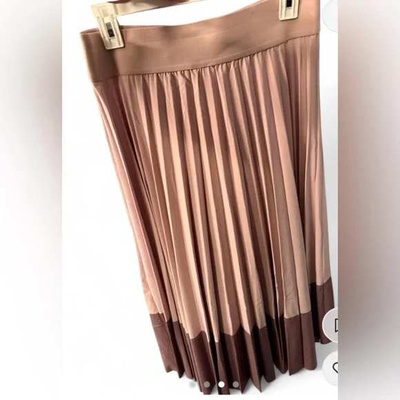 New! Athleta Pleated Skirt in Lavender and Plum-Size M - Picture 4 of 5